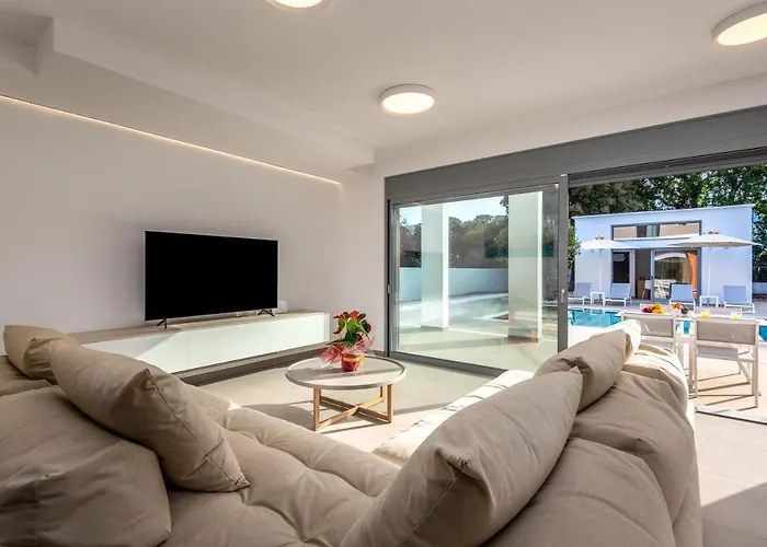 فيلة Ialyssos Charme إياليسوس